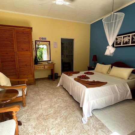 Villa Rafia Baie Sainte Anne Exteriér fotografie
