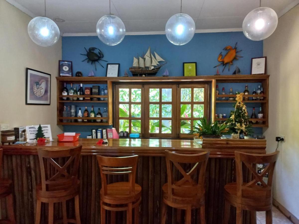 Villa Rafia Baie Sainte Anne Exteriér fotografie