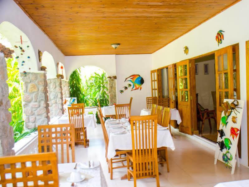 Villa Rafia Baie Sainte Anne Exteriér fotografie